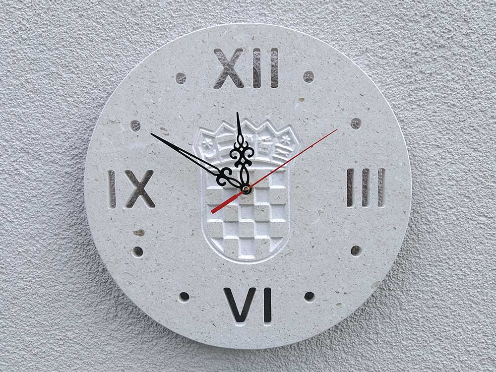 Zidni sat od bračkog kamena hrvatski motivi grb Hrvatske 1