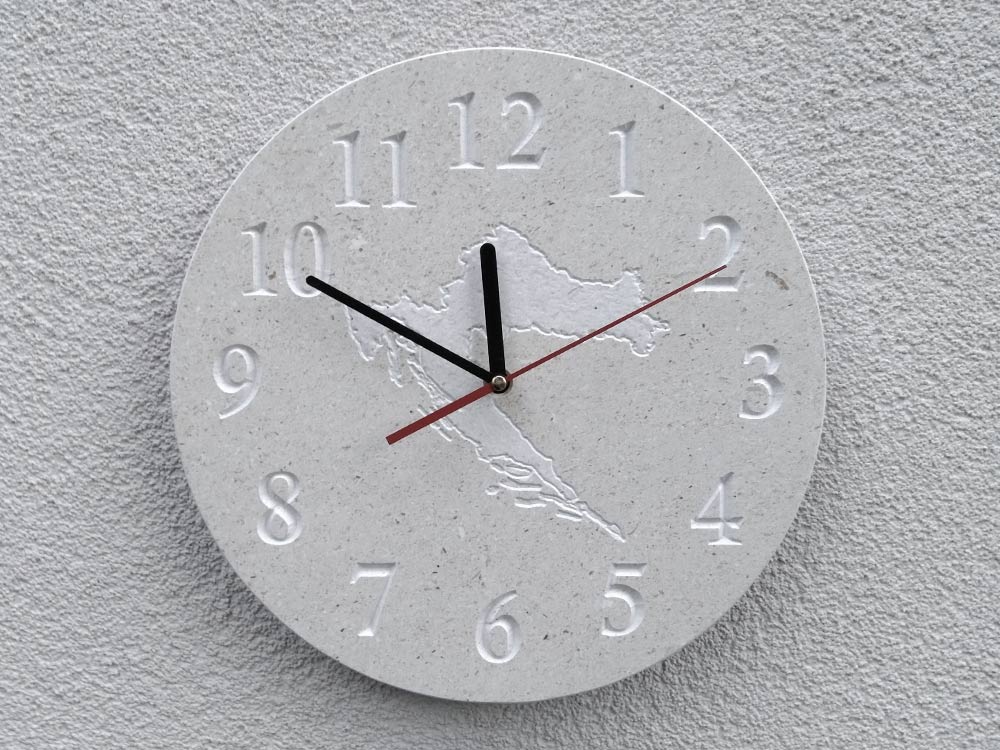 Zidni sat od bračkog kamena hrvatski motivi karta Hrvatske 1