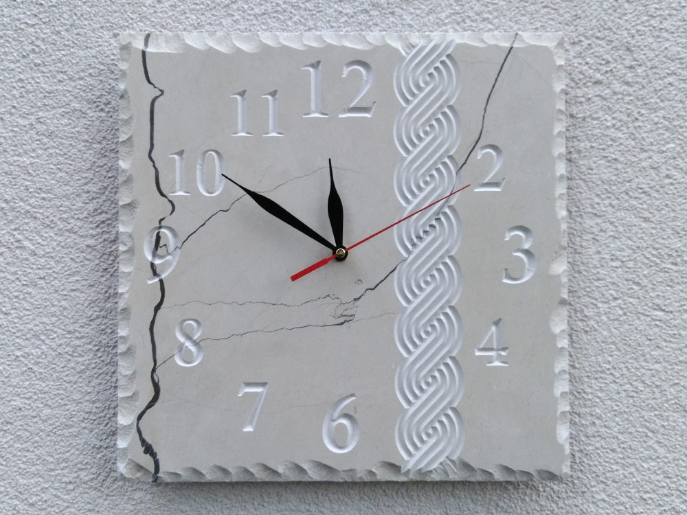 Zidni sat od bračkog kamena hrvatski motivi pleter 2