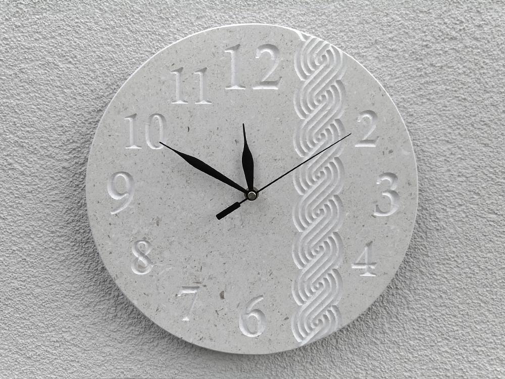 Zidni sat od bračkog kamena hrvatski motivi pleter 4