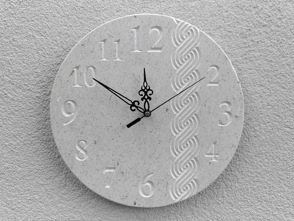 Zidni sat od bračkog kamena hrvatski motivi pleter 5