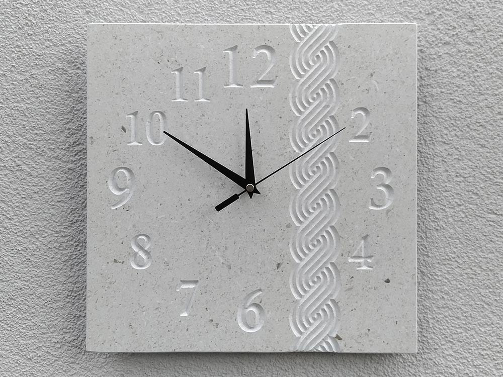 Zidni sat od bračkog kamena hrvatski motivi pleter 7