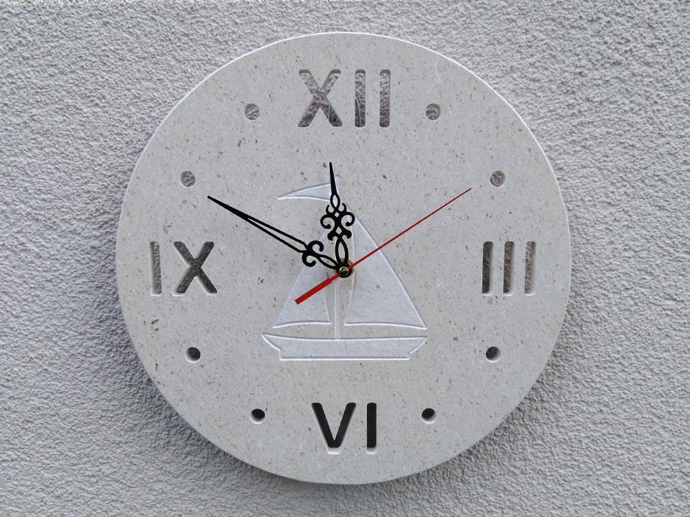 Zidni sat od bračkog kamena morski motivi brodic 2