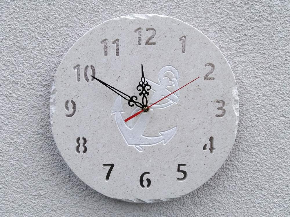 Zidni sat od bračkog kamena morski motivi sidro 1