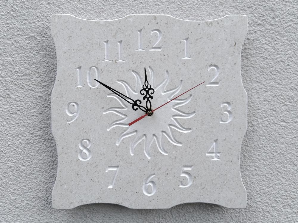 Zidni sat od bračkog kamena morski motivi sunce 1